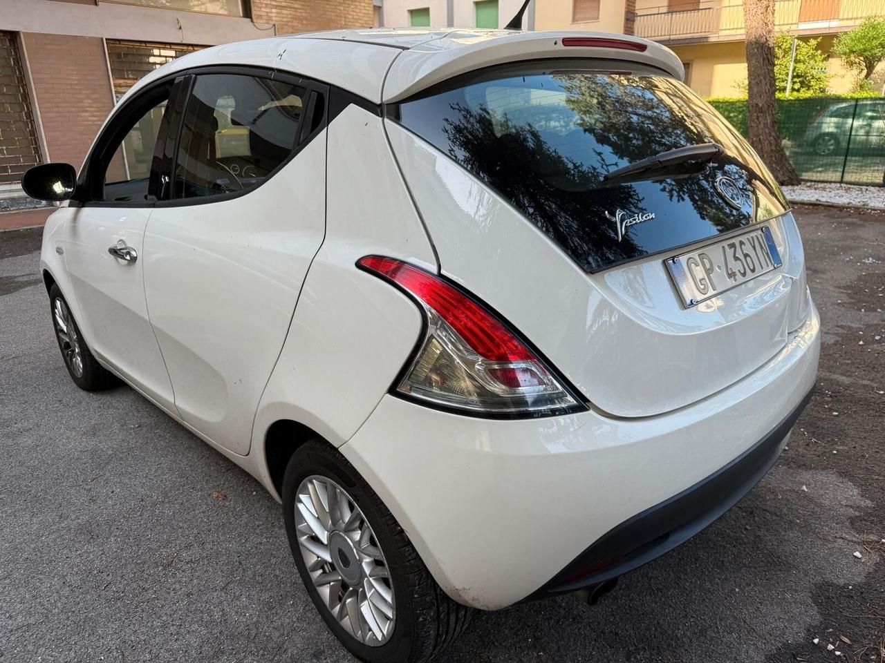Lancia Ypsilon 1.2 69cv