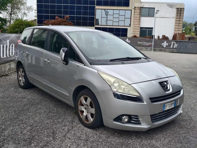 PEUGEOT 5008 1.6 HDi 112CV AUT. Féline