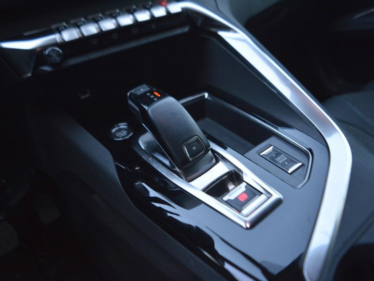 Peugeot 3008 1.2 puretech turbo allure pack eat8 s&s