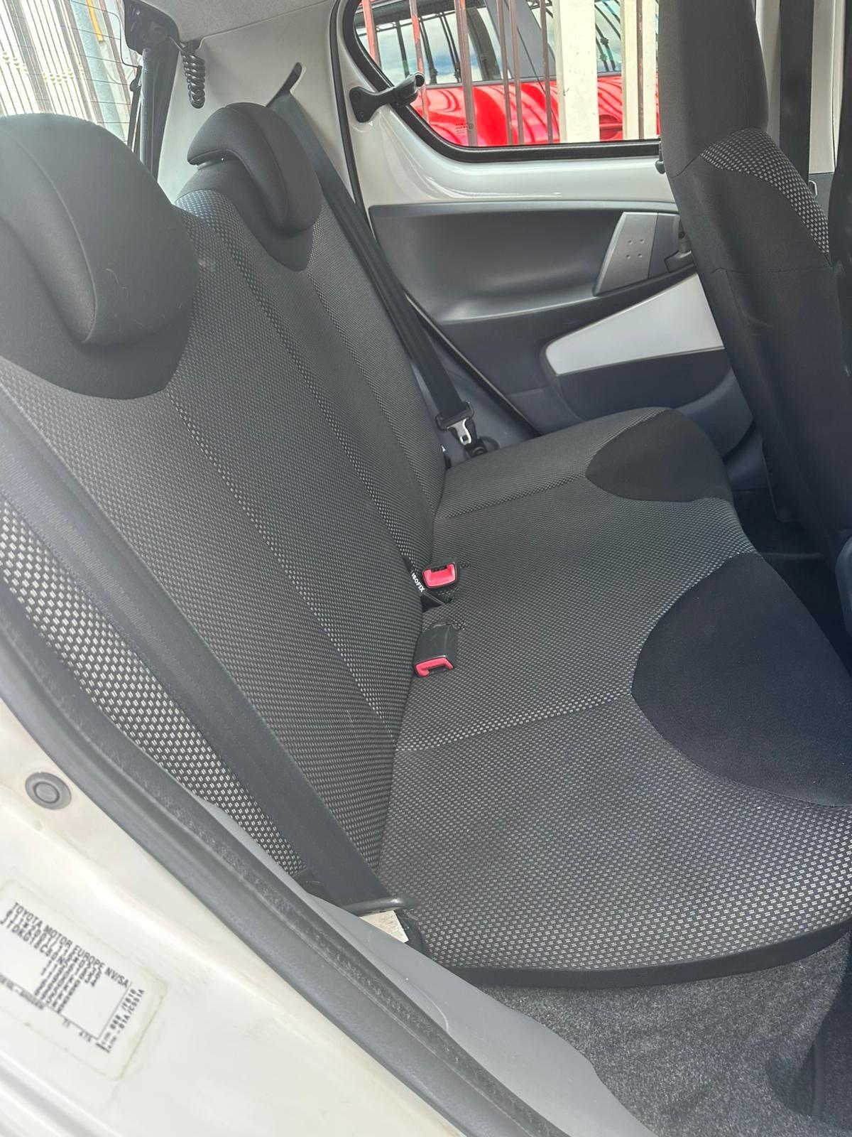 Toyota Aygo 1.0 12V VVT-i 5 porte Deep Ocean Connect
