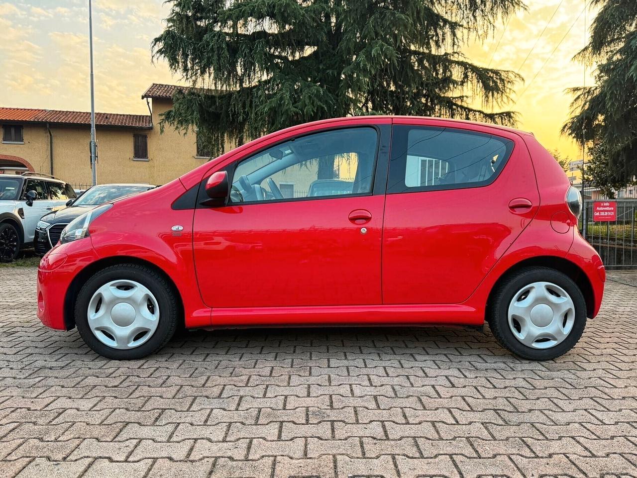 Toyota Aygo 1.0 12V VVT-i 5 porte AUTOMATICA NAVIGA OK NEOPATENTATI
