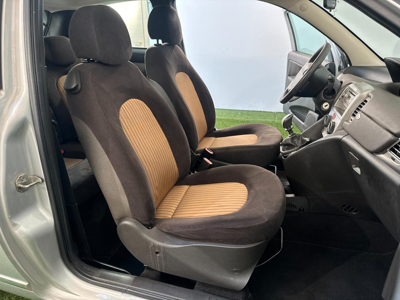 Ypsilon 1.2 8v Argento OK NEOPATENTATI 1PROPR.