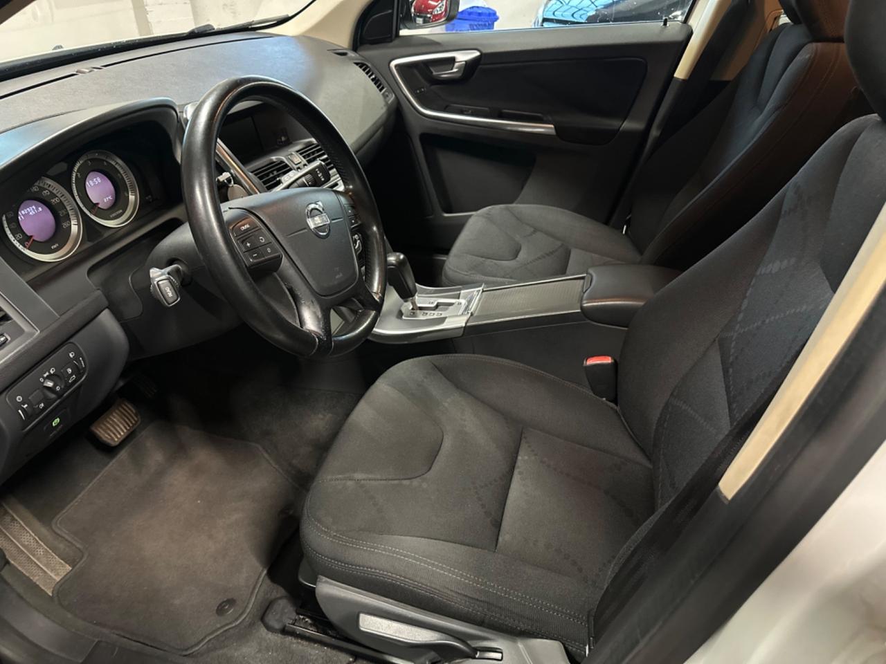Volvo XC 60 XC60 D5 AWD Geartronic Kinetic