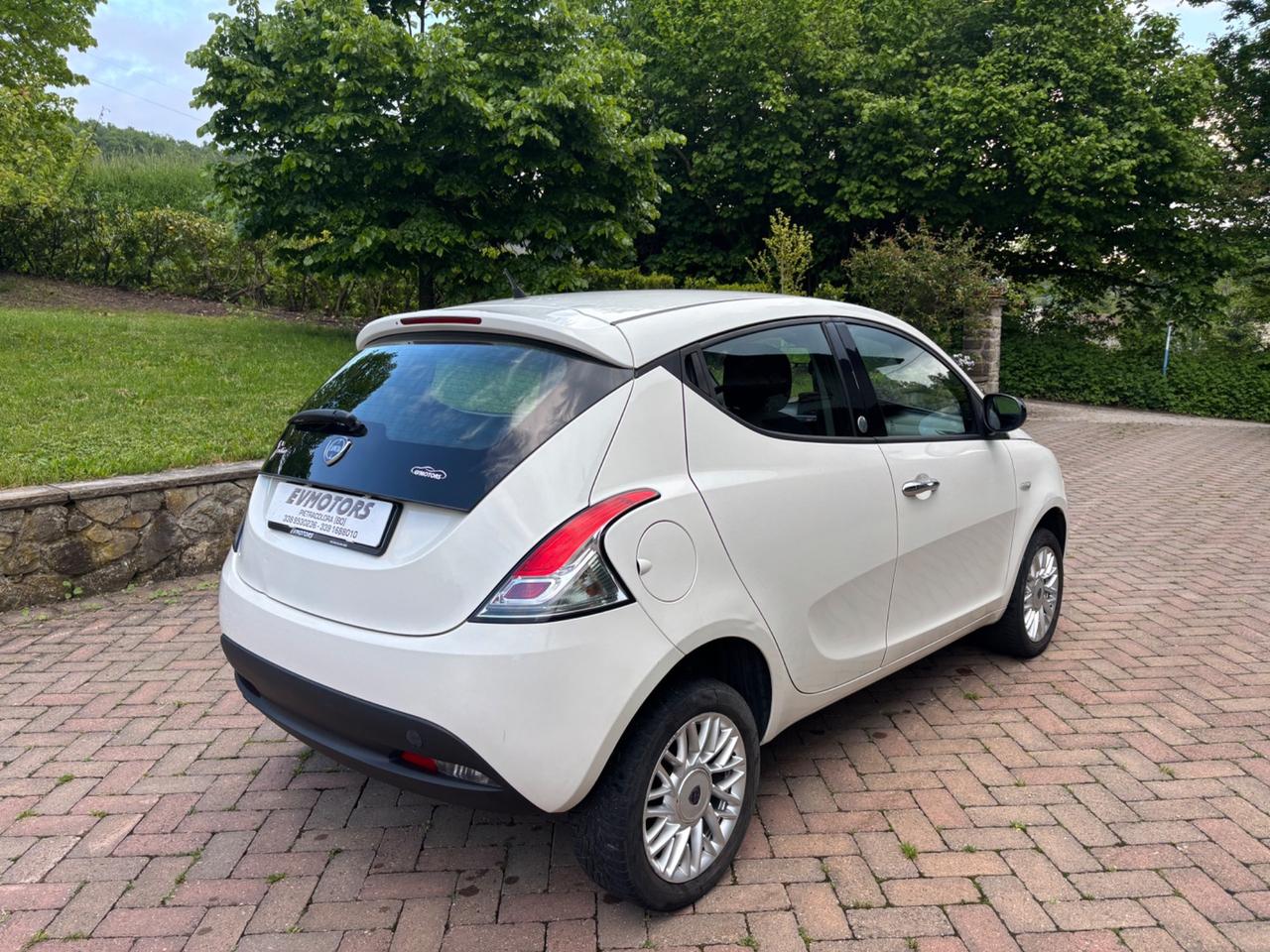 Lancia Ypsilon 0.9 TwinAir 85 CV 5 porte S&S Gold OK NEOPATENTATI