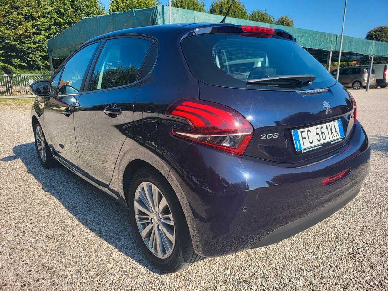 Peugeot 208 208-1.2 benz/gpl