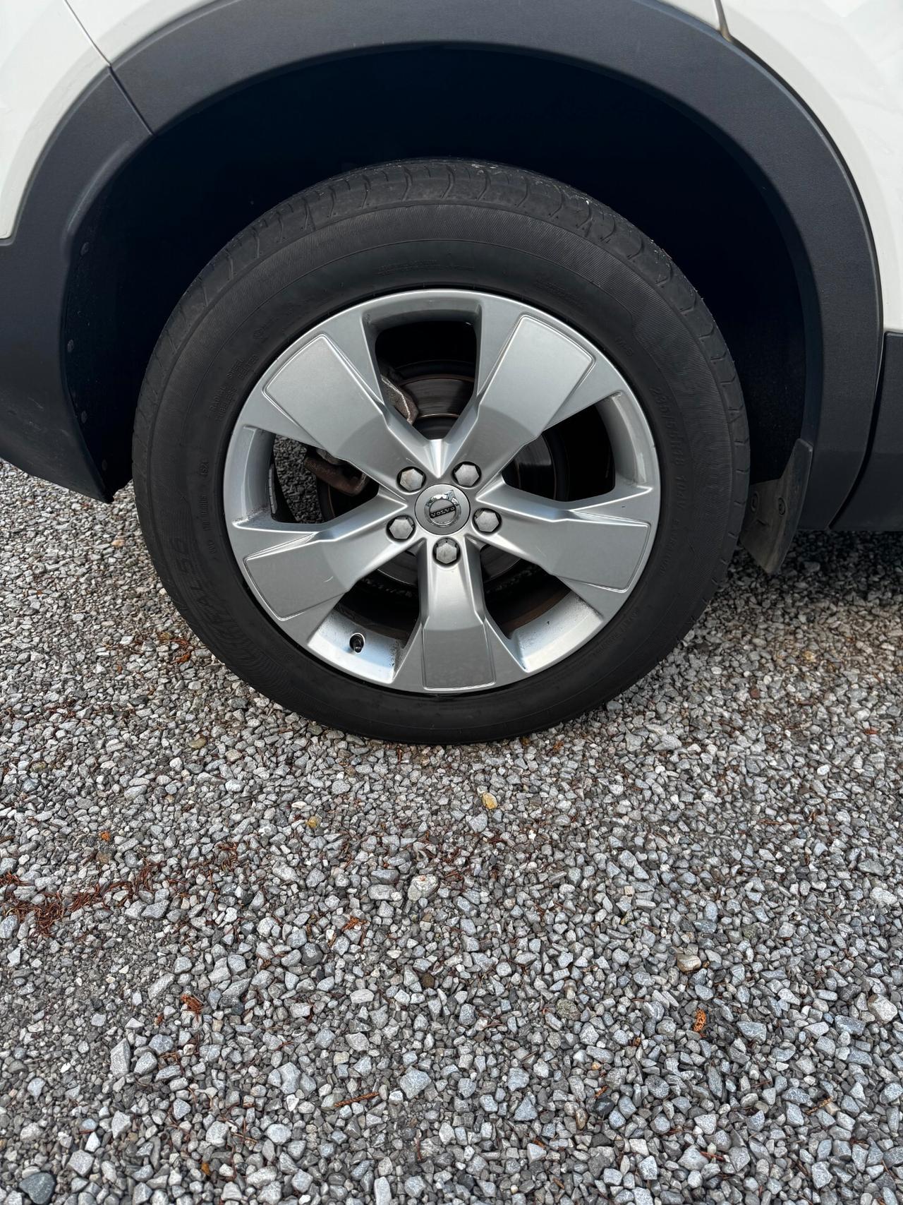 Volvo XC40 T2 automatico MOMENTUM PRO