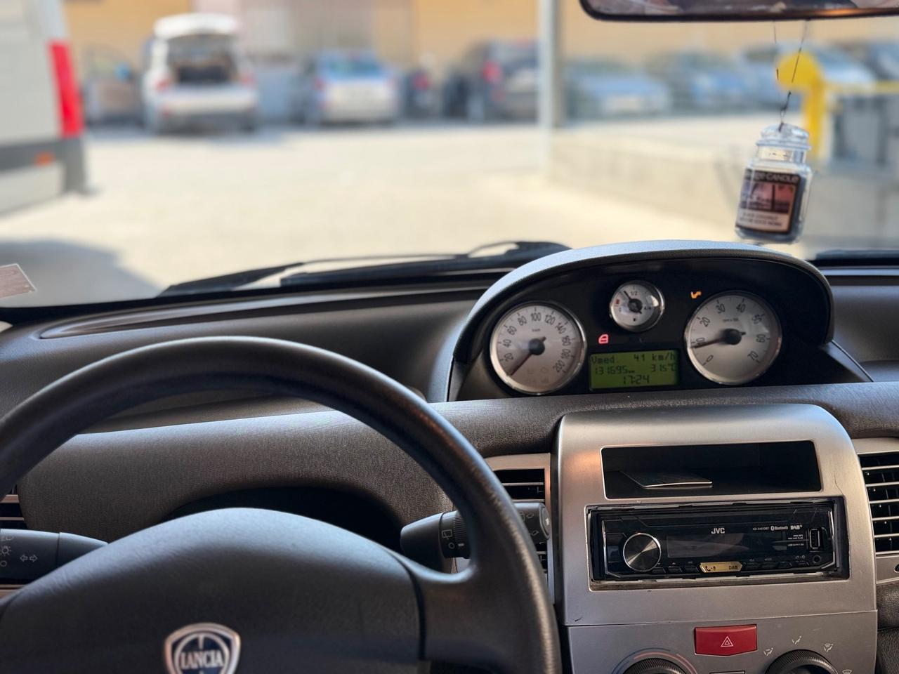 Lancia Ypsilon 1.2 60CV Modamilano Neopatentati