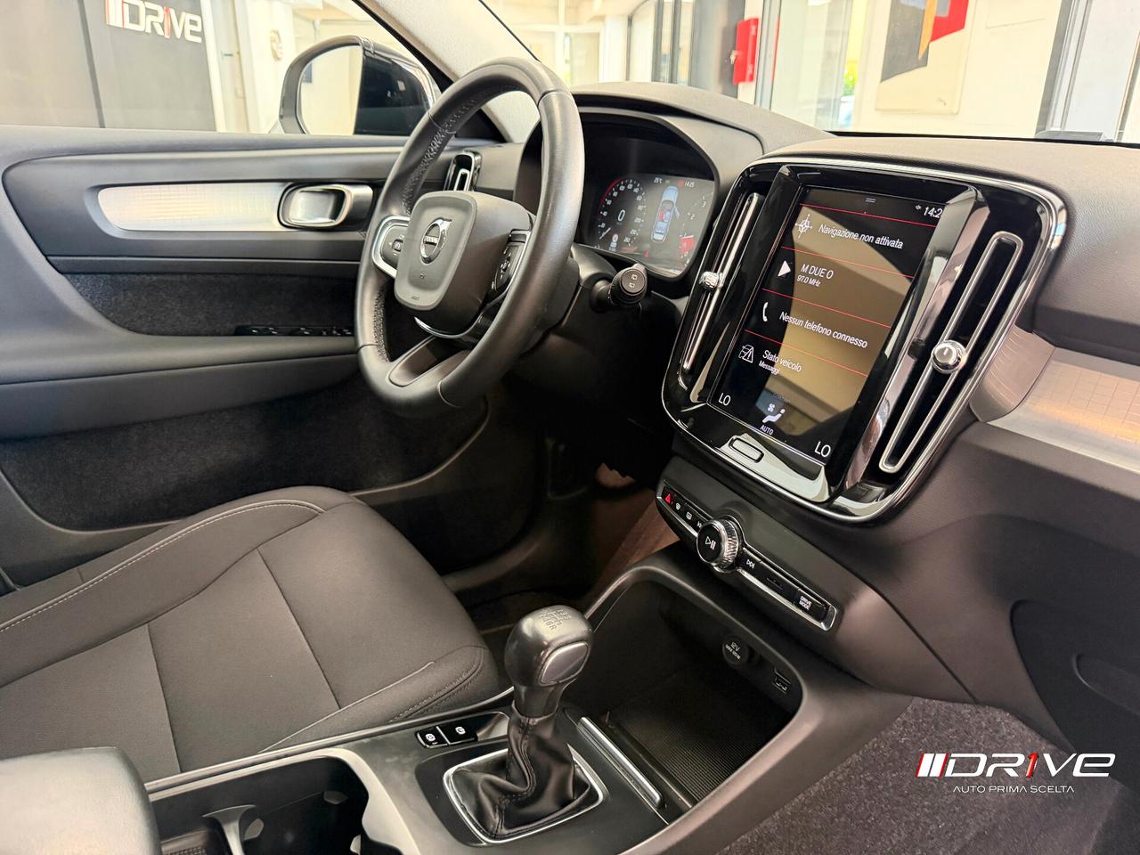 VOLVO XC40 (2017-->) XC40 T2 Momentum
