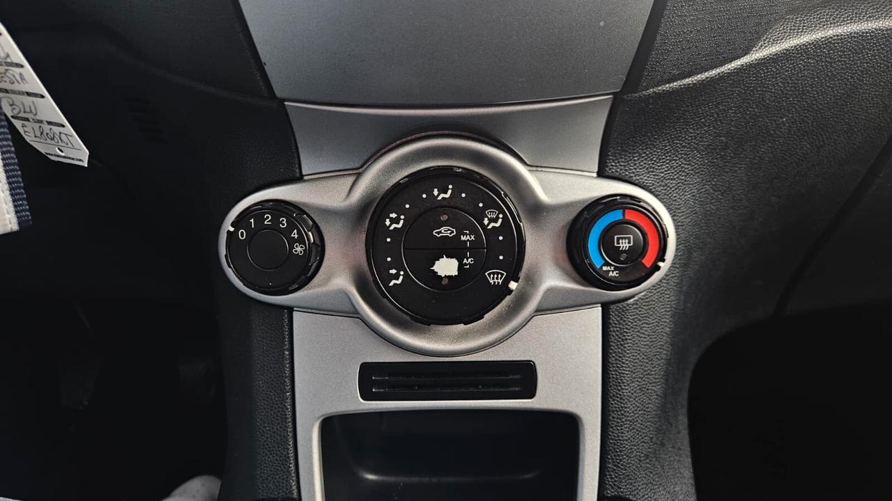 Ford Fiesta 1.4 TDCi 70CV 5 porte Titanium