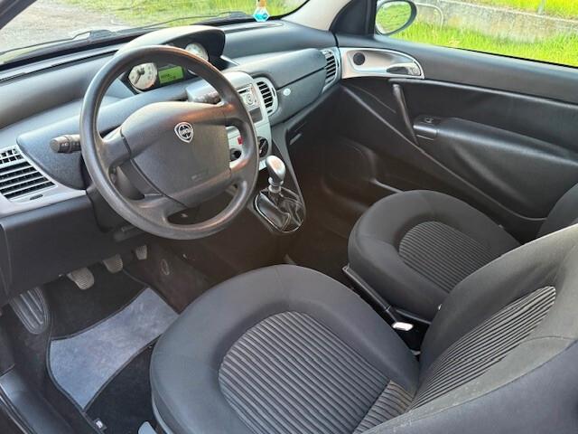 Lancia Ypsilon 1.2 x neopatentati