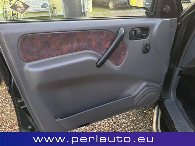 NISSAN Terrano II 2.7 Tdi 5 porte SE