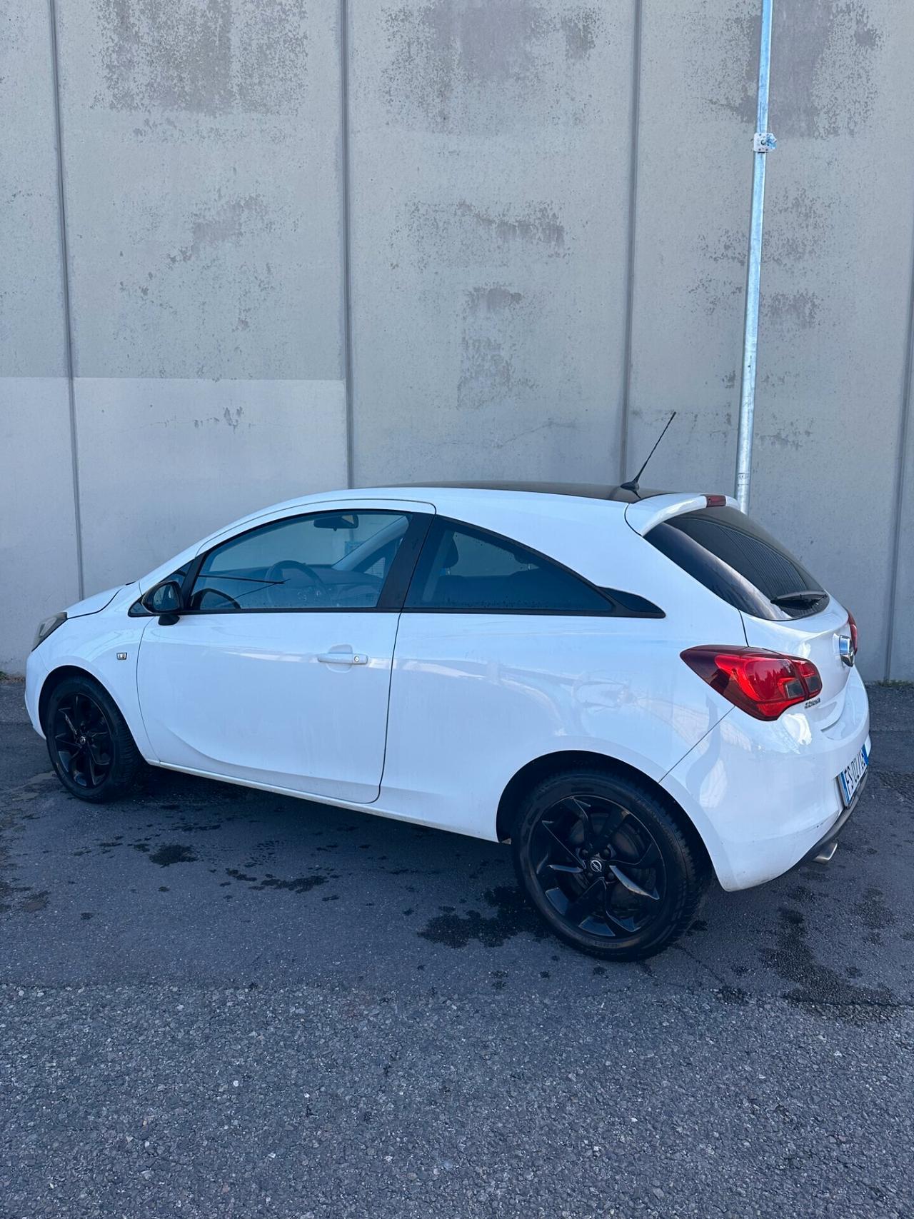 Opel Corsa 1.2 Coupé Black Edition