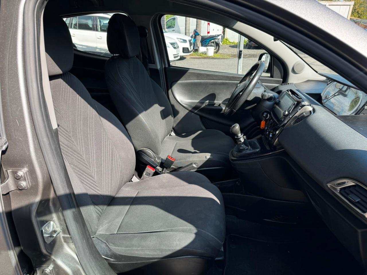Lancia Ypsilon 1.0 FireFly 5 porte S&S Hybrid Gold