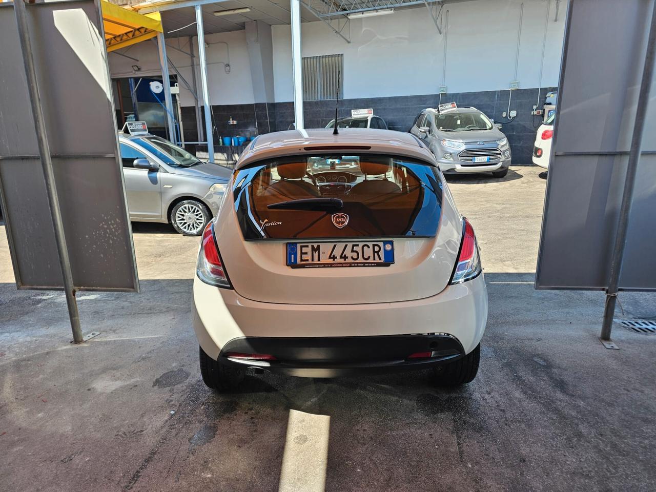 Lancia Ypsilon 0.9 TwinAir 85 CV 5 porte Metano Ecochic Silver