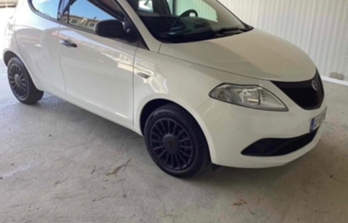 Lancia Ypsilon 1.0 FireFly 5 porte S&S Hybrid Ecochic Gold