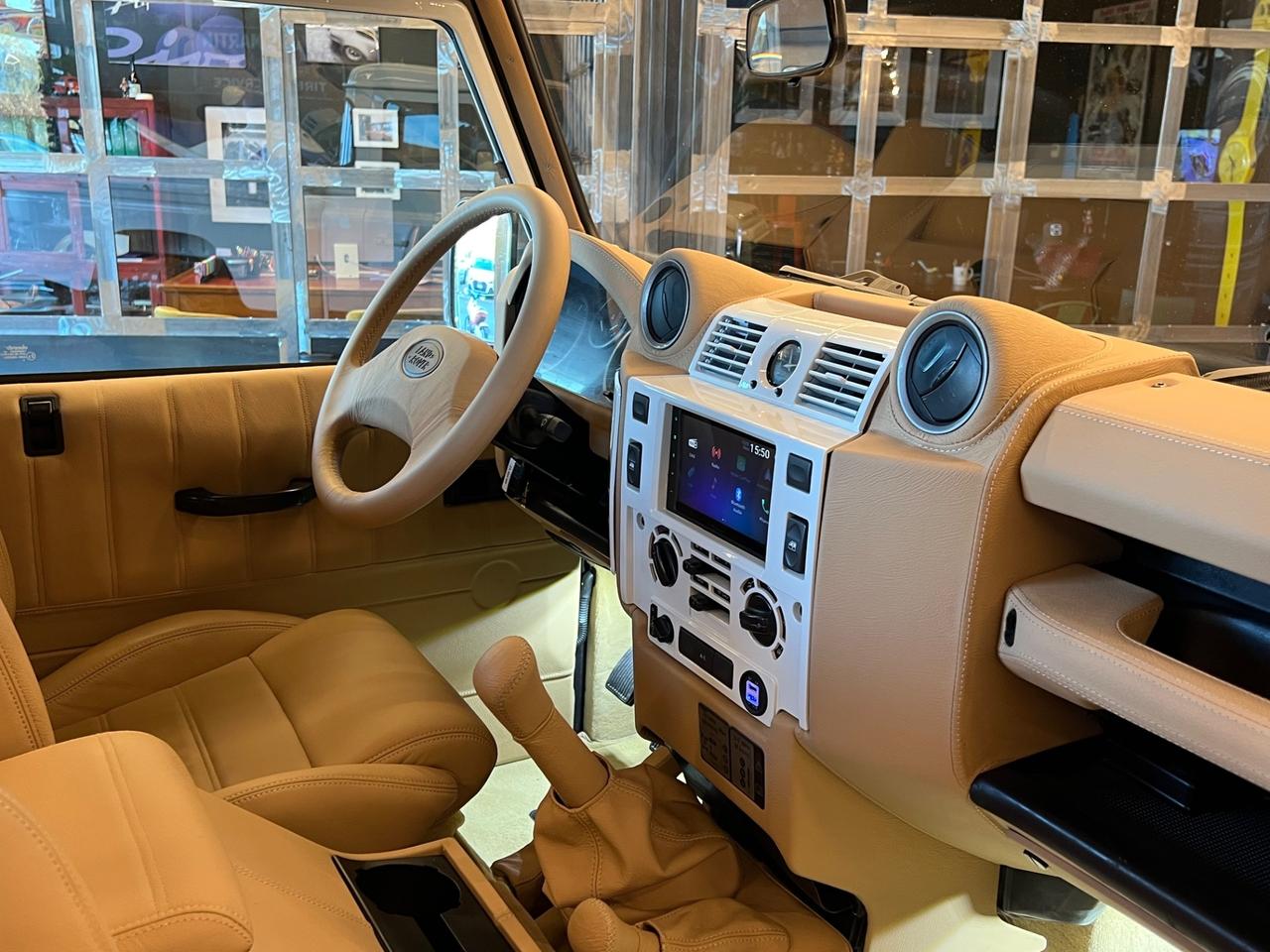 Land Rover Defender 110 2.4 TD4 High Capacity Pick Up E "The world's style"