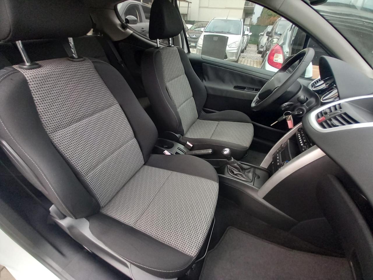 PEUGEOT 207 1,4 BENZINA- OK NEOPATENTATI