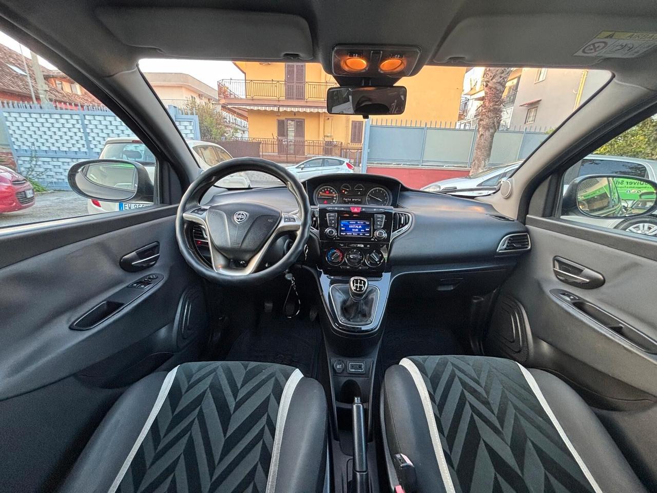 Lancia Ypsilon 1.2 69 CV 5 porte GPL Ecochic Platinum