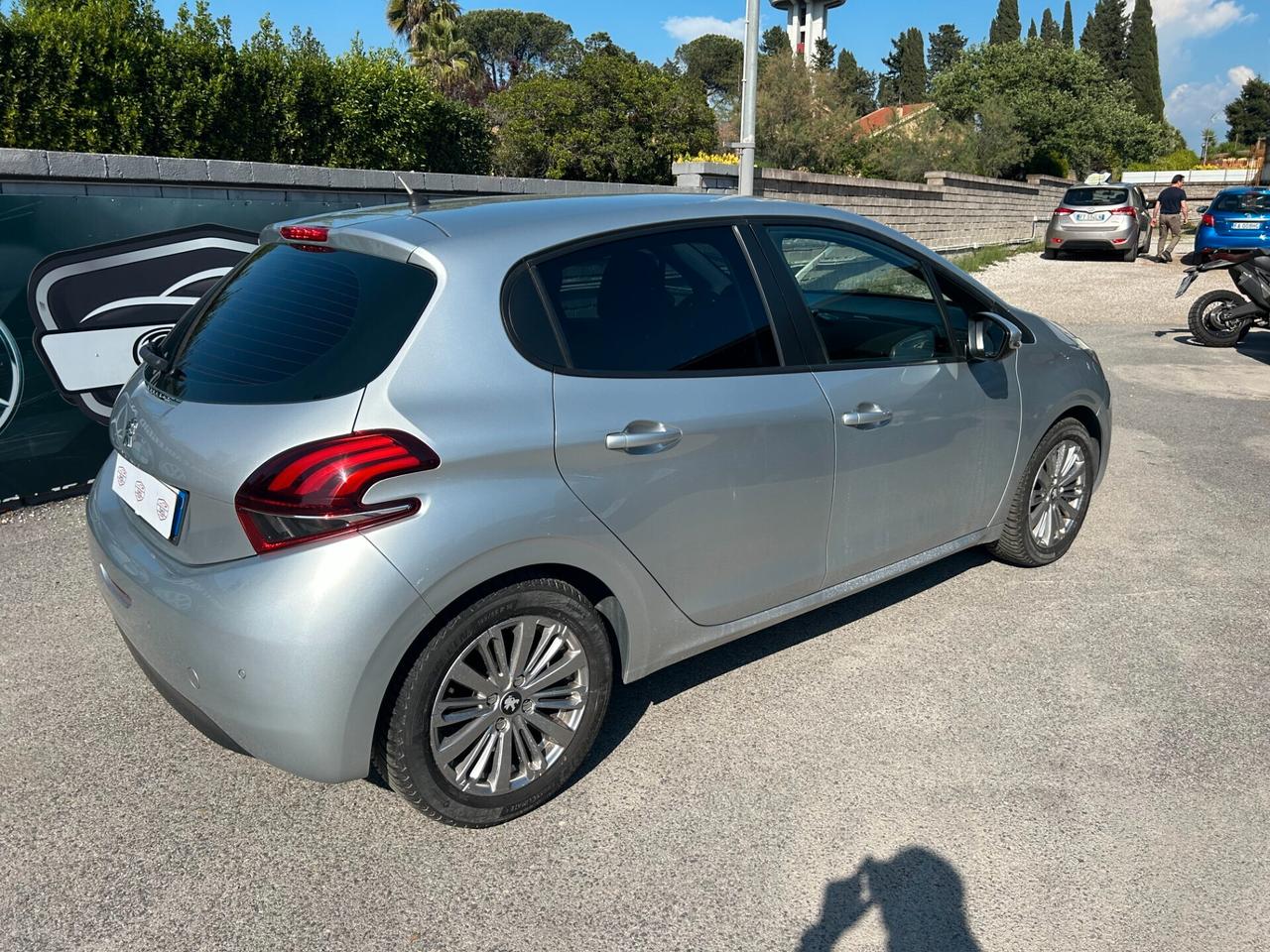Peugeot 208 PureTech 82 5p. GPL Allure