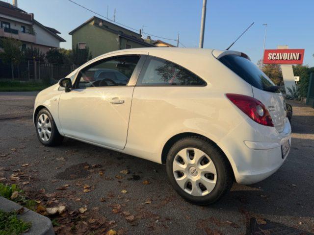 OPEL Corsa 1.2 3 porte b-color