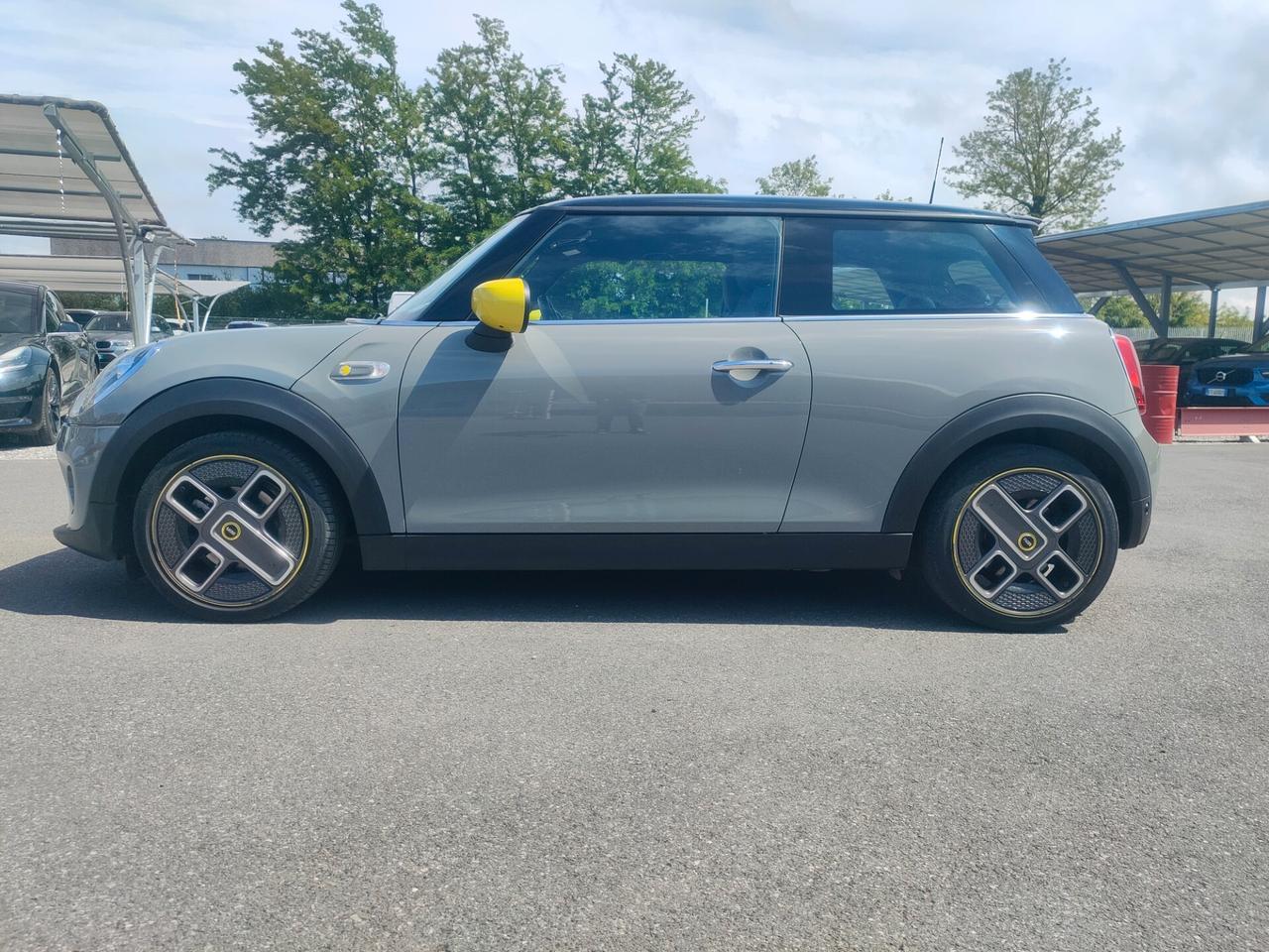 Mini Full Electric Cooper SE NEOPATENTATI