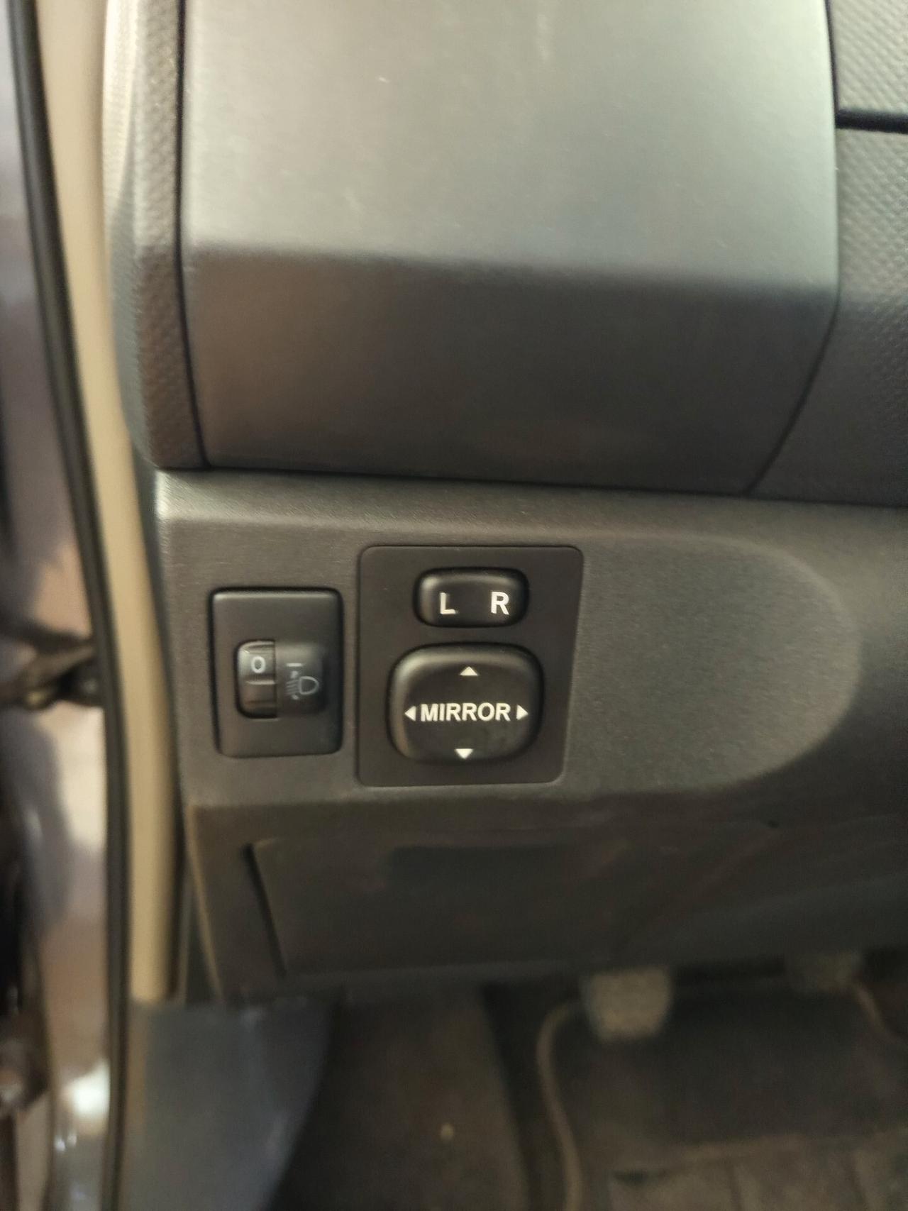 Toyota Yaris 1.3 5 porte, 124 Mila chilometri ok neopatentati