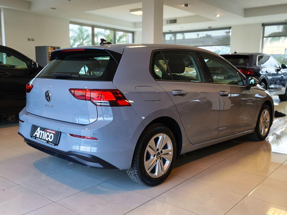 VOLKSWAGEN Golf 8 2.0 TDI Luci Ambient-Cockpit
