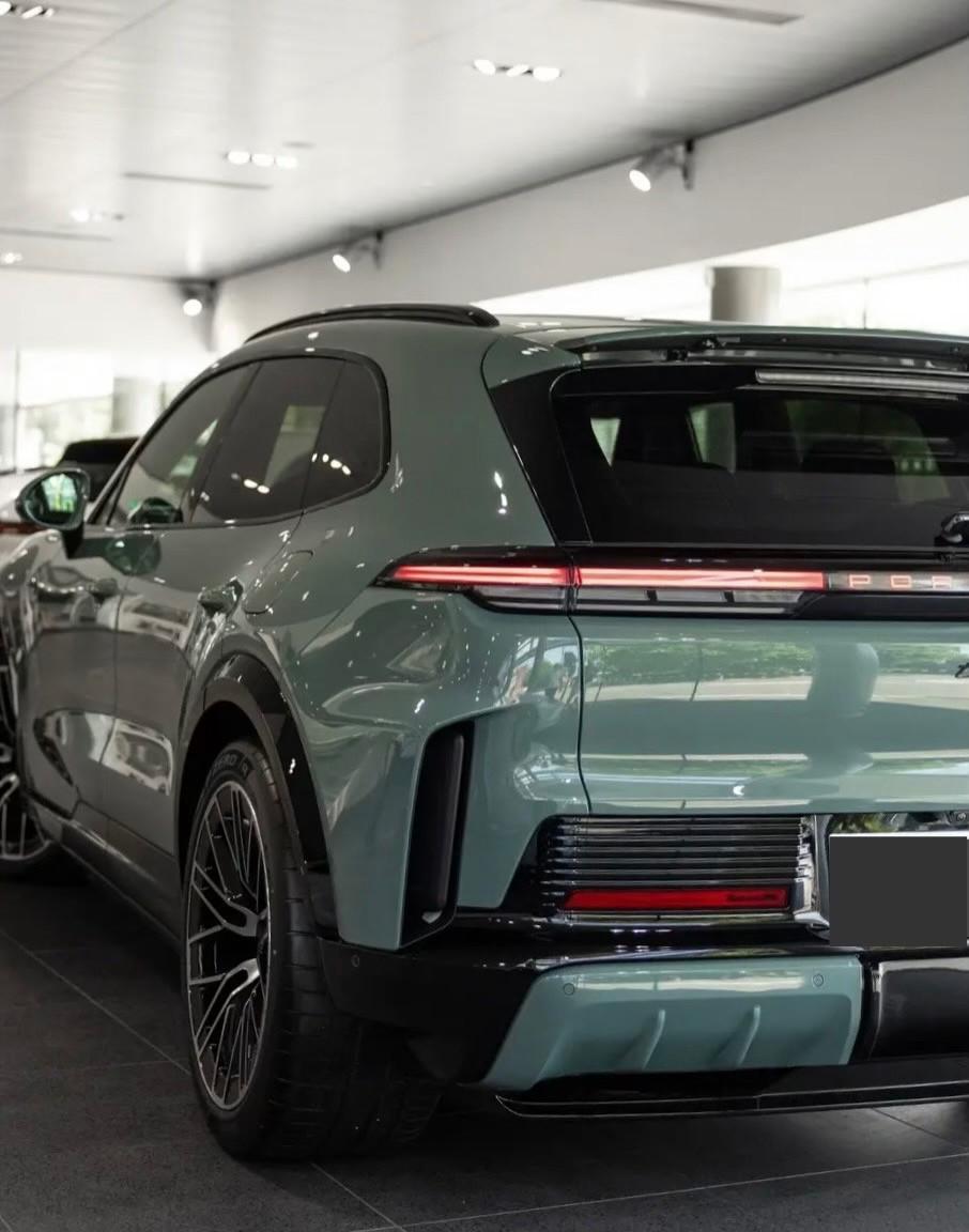 Porsche Cayenne Turbo Electric