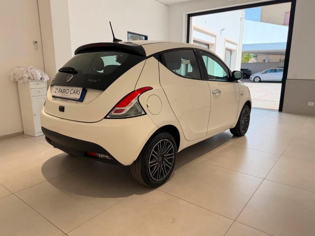 Lancia Ypsilon III 1.0 firefly hybrid Gold s&s 70cv 5p.ti