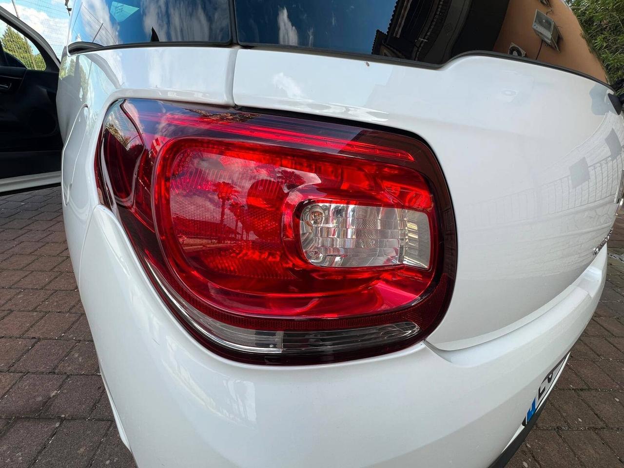 Ds DS3 3 1.2 VTi 82 Just Black