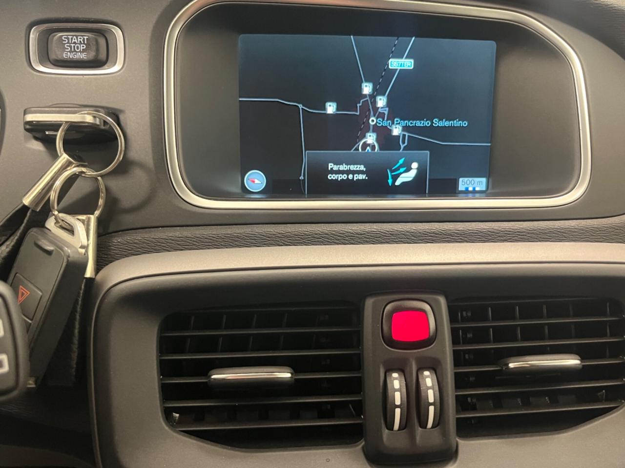 Volvo V40 D2 1.6 Momentum Unipro 2015