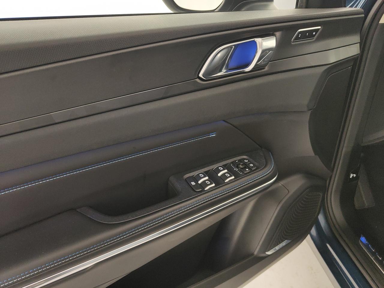 LYNK&CO 01 1.5 td phev auto