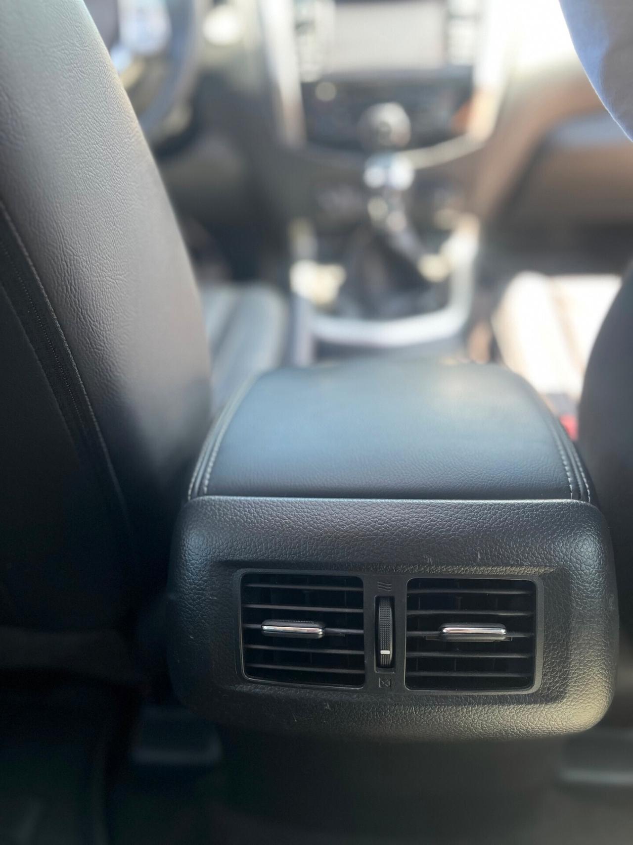 Nissan Navara 2.3 dCi 4WD Double Cab N-Connecta