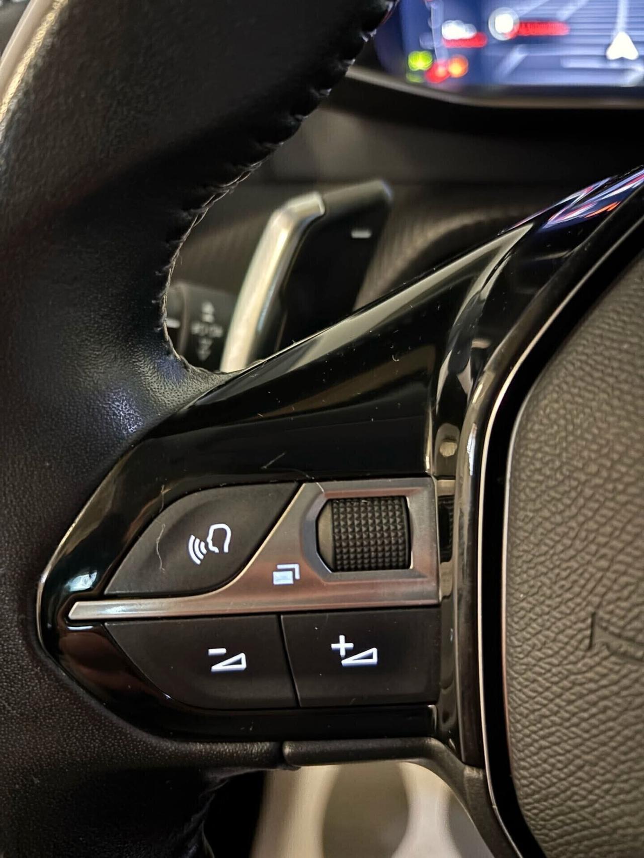Peugeot 2008 BlueHDi 130 S&S EAT8 Allure-.