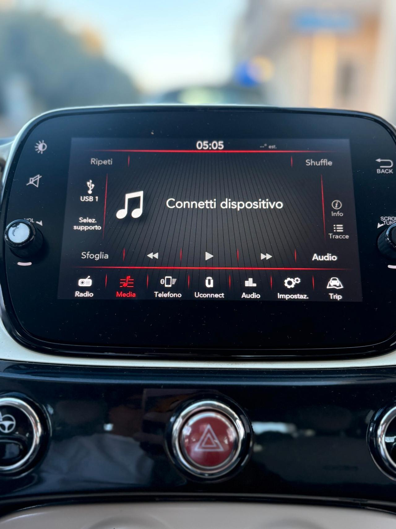 Fiat 500 1.0 hybrid Dolcevita 70cv adatta per NEO PATENTATI,CON BLOCK SHAFT,U-CONNECT,ANDROID AUTO,SCHERMO TO