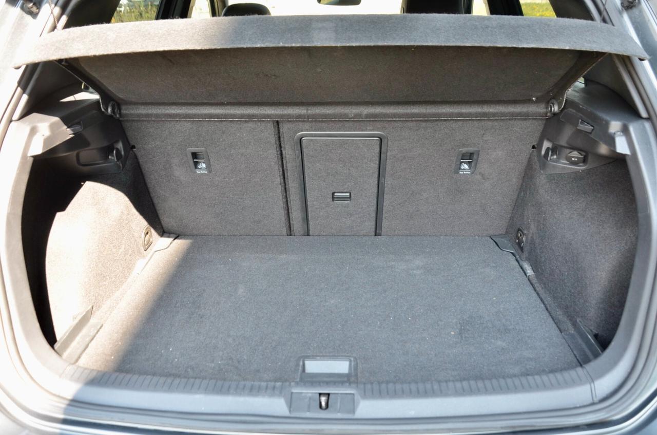 VOLKSWAGEN GOLF 7.5 GTI PERFORMANCE 2.0 TSI 245cv DSG, SERVICE CON FATTURE, TETTO, DCC, FULL PELLE, FARI FULL LED, 19", PERMUTE