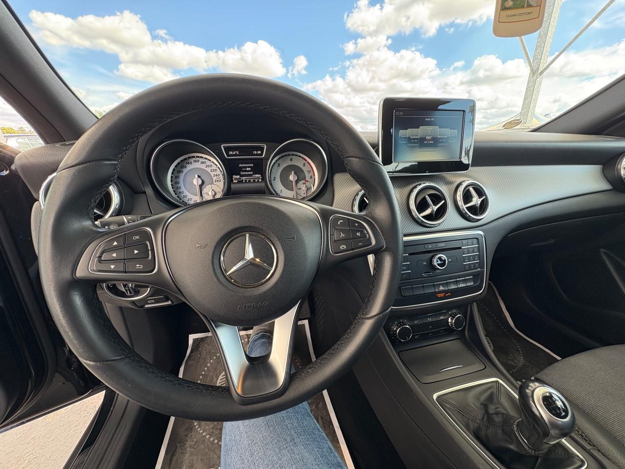 Mercedes-benz GLA 180 d Premium PARI AL NUOVO!
