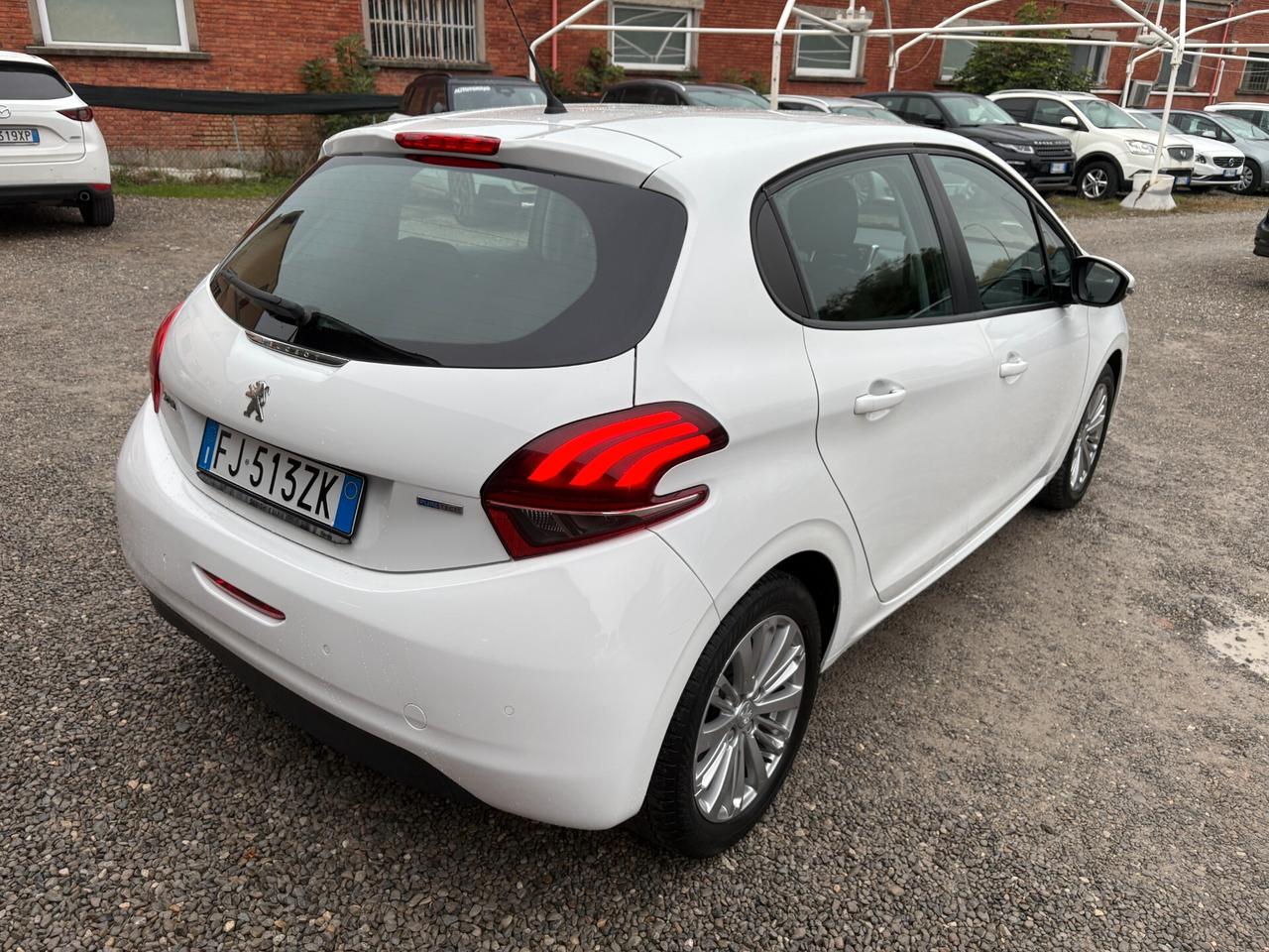 Peugeot 208 1.2 Benz -Allure-Unico proprietario