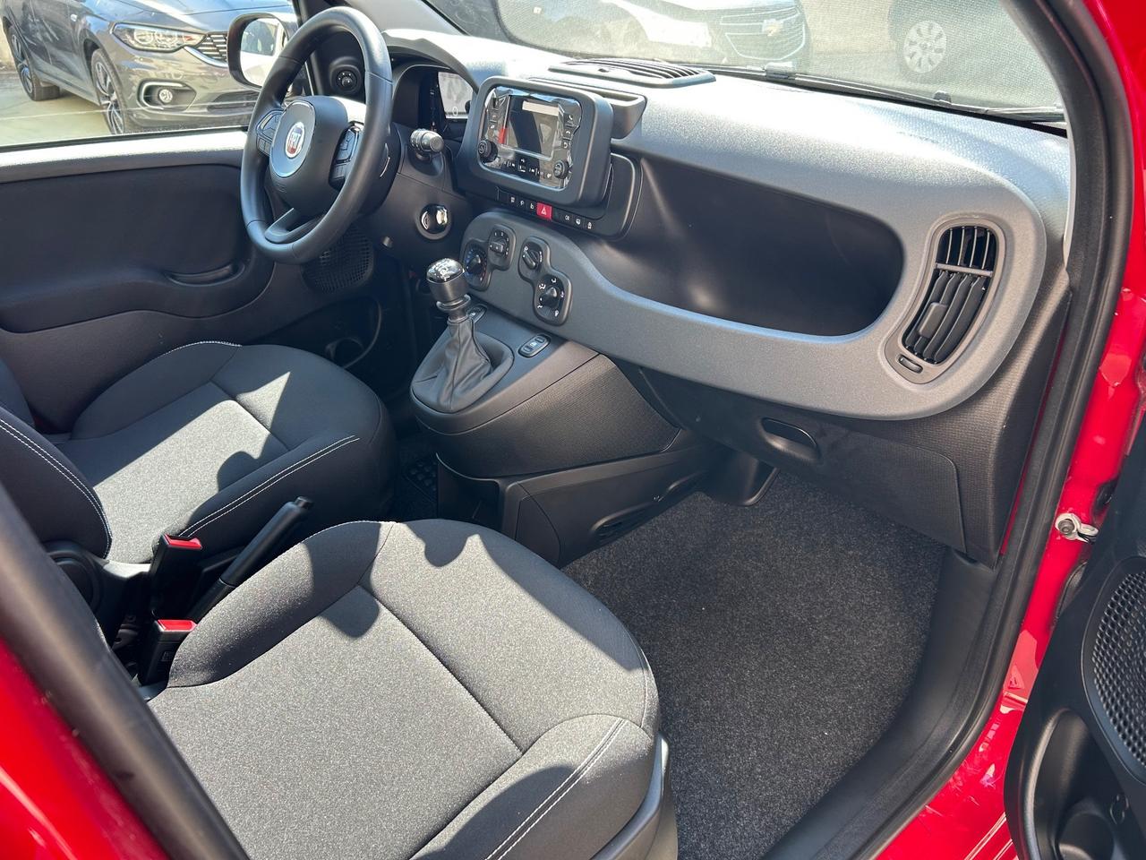 Fiat Panda 1.0 FireFly S&S Hybrid Pandina Icon RED