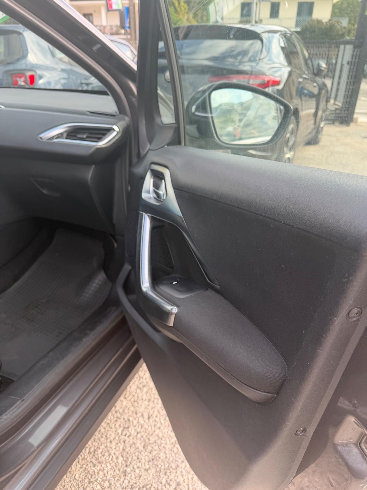 Peugeot 2008 BlueHDi 100 Allure