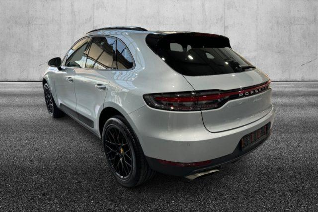 PORSCHE Macan 2.0