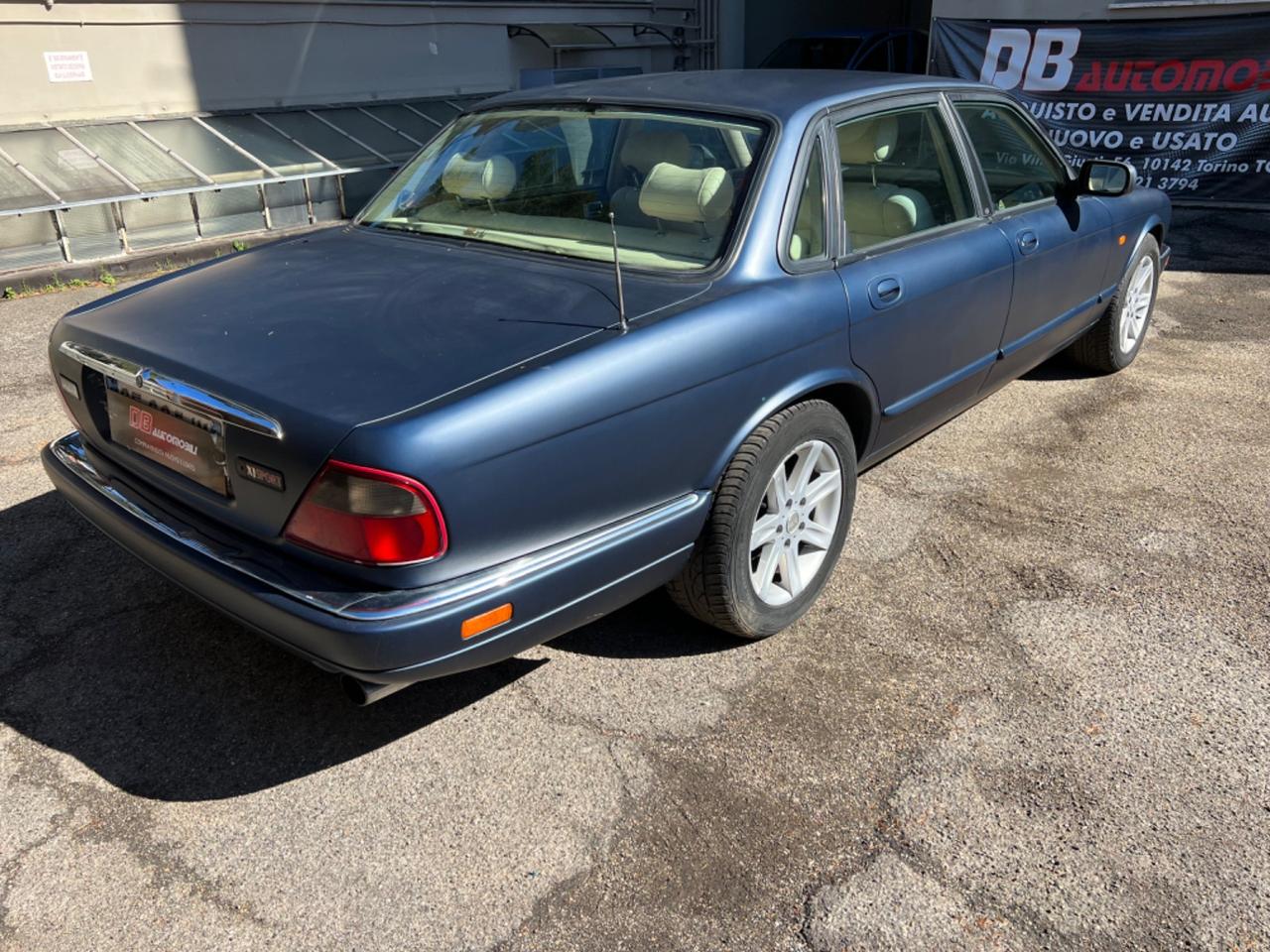 Jaguar XJ Xj- sover-daimiler six.4.0 cat automatico