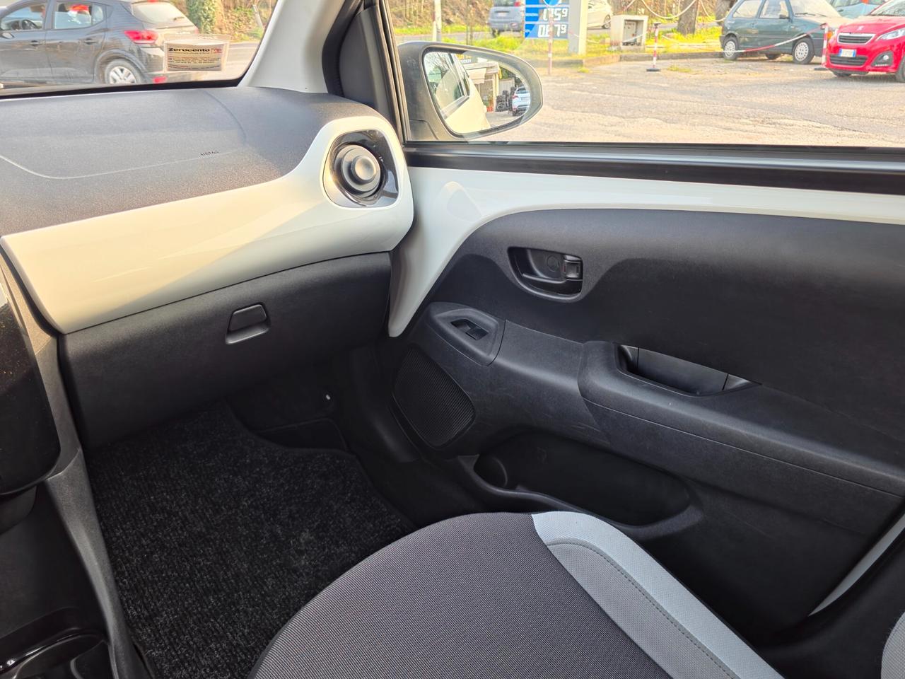 Toyota Aygo 1.0 VVT-i 69 CV 5 porte x-cite MMT 2014-E5B Automatico NEO