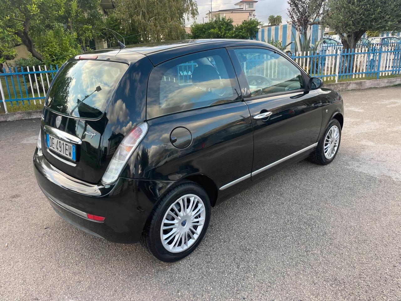 Lancia Ypsilon 1.3 MJT 75 CV Oro Giallo