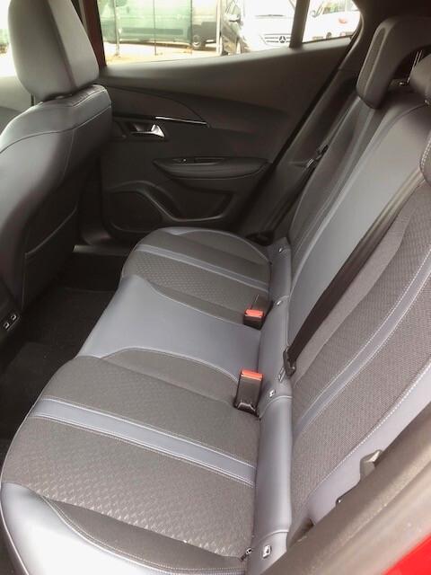 Peugeot 2008 BlueHDi 100 S&S Allure