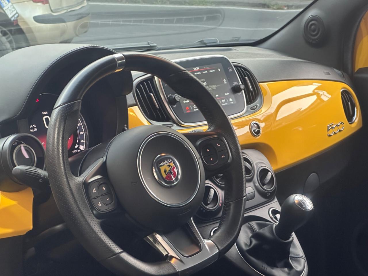 Abarth 595 tua a 239 Euro al mese senza anticipo