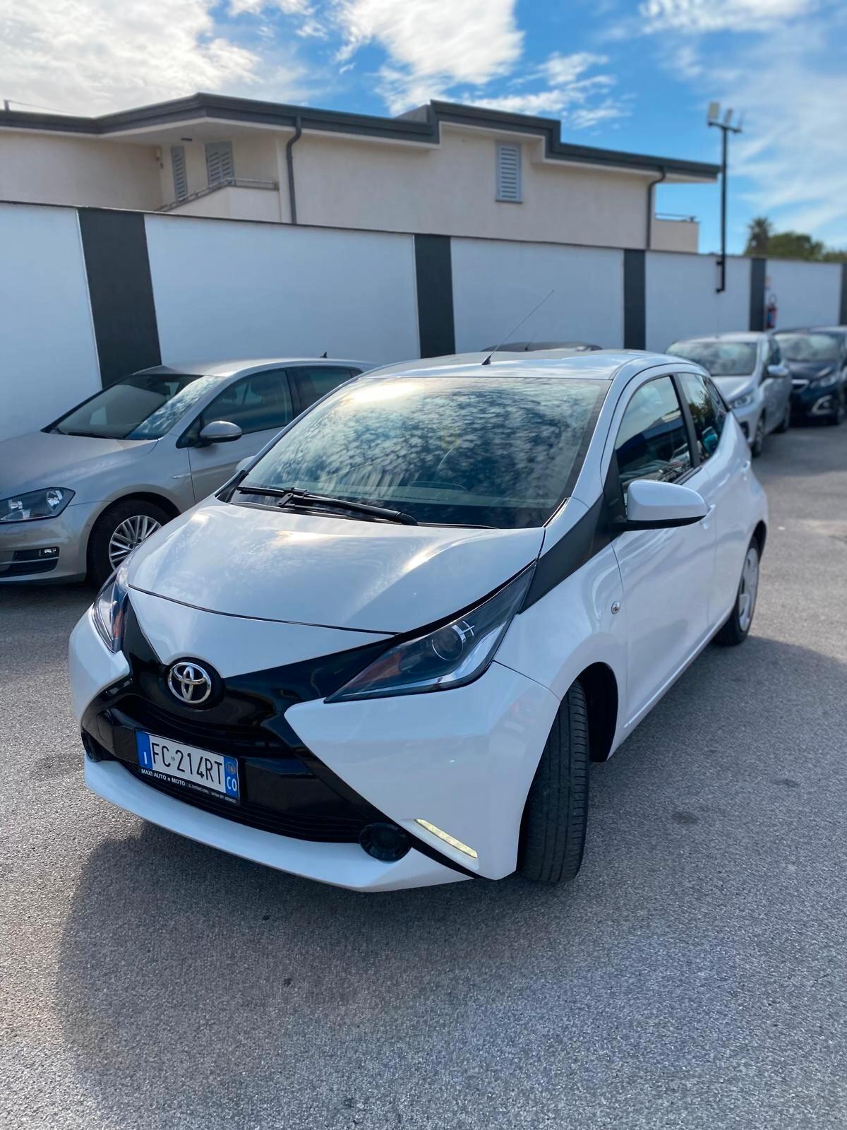 Toyota Aygo 1.0 VVT-i 69 CV 5 porte x-cool