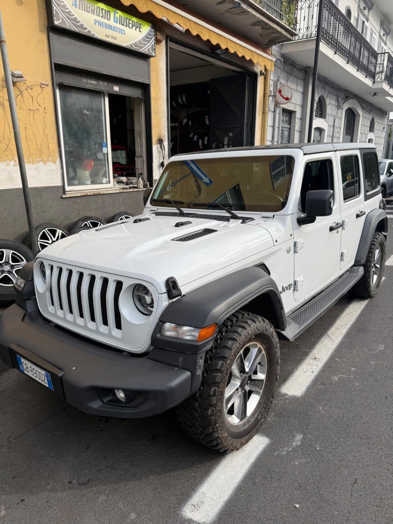Jeep Wrangler Unlimited 2.2 Mjt II Sahara 5 PORTE
