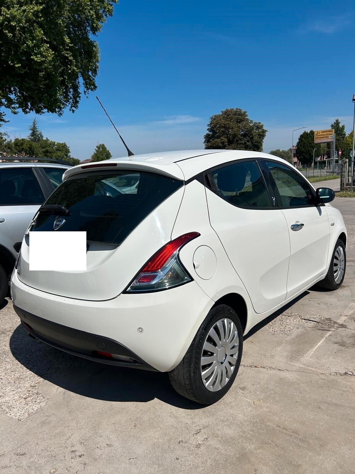 Lancia Ypsilon 1.3 MJT 16V 95 CV 5 porte S&S Elle ok neo patentati