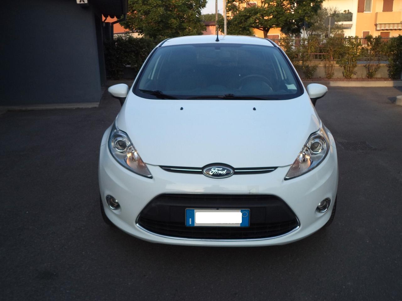 Ford Fiesta 1.4 5 porte Bz.- GPL Titanium AUTO DI PRIVATO IN CONTO VENDITA